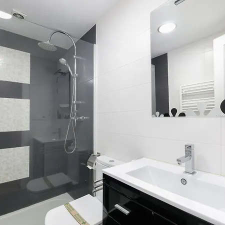 Con Parking Gratis En El Centro By *